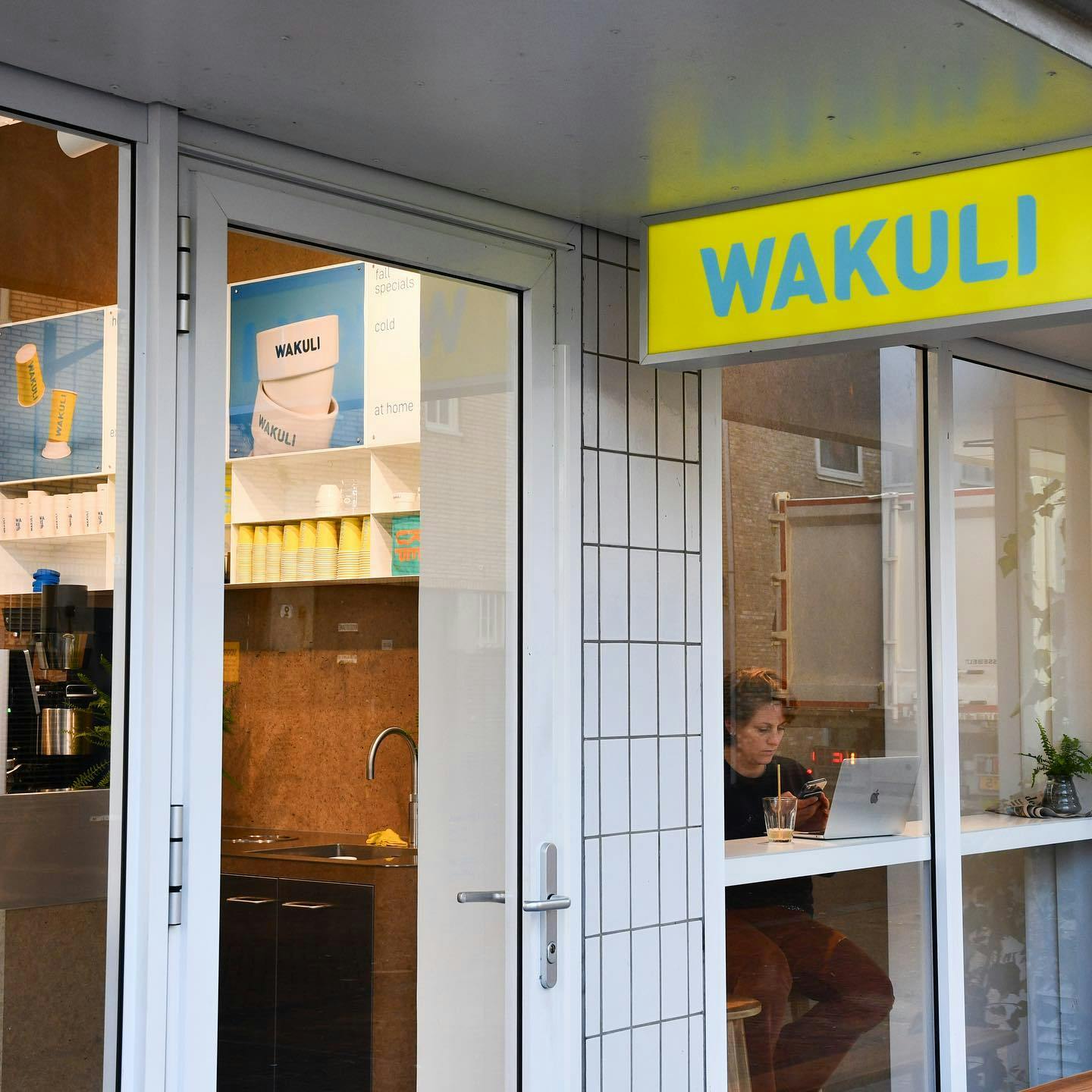 Wakuli Bar