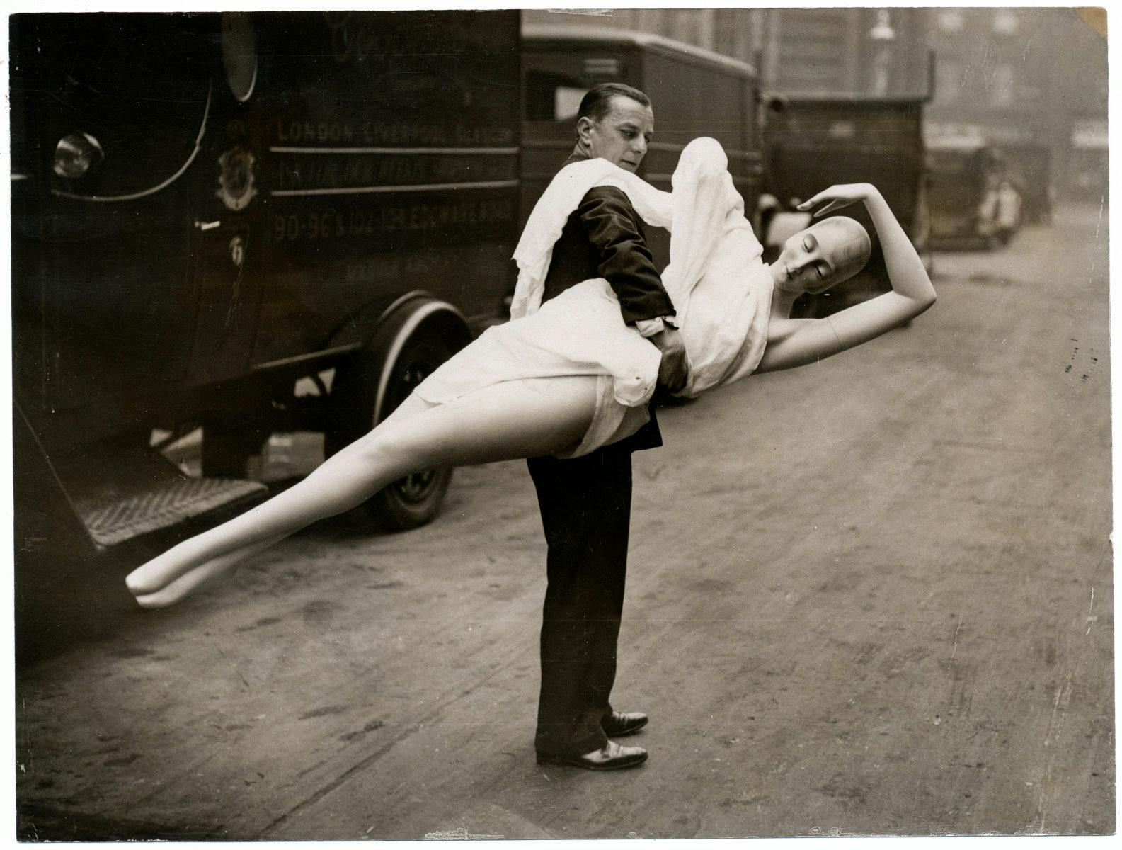Keystone View Company / Amsab-ISG. L’enlèvement du mannequin (De ontvoering van de etalagepop / The Kidnap of the Display Dummy). 1928