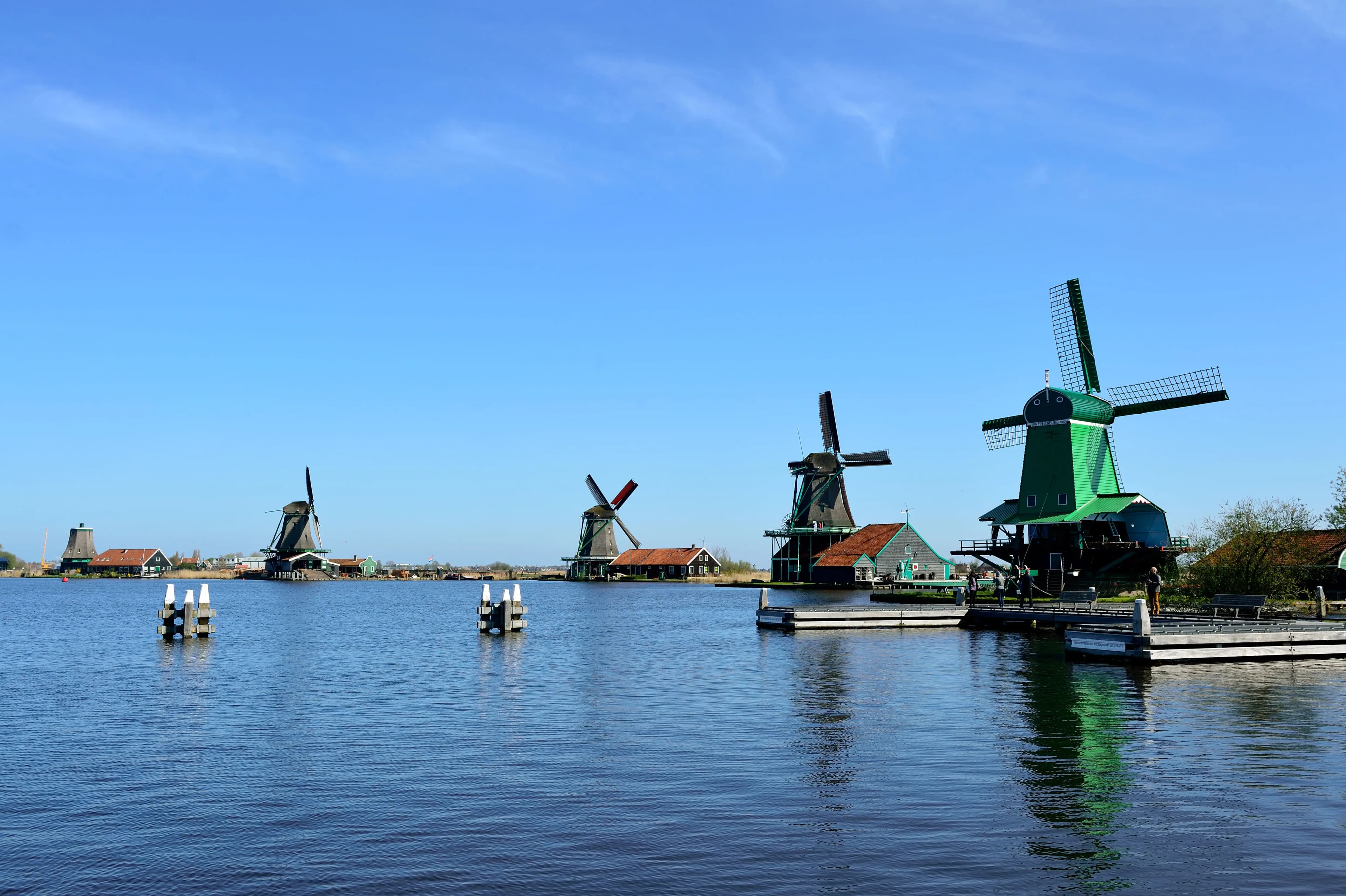 Zaanse Schans molenpanorama vanaf Zaan