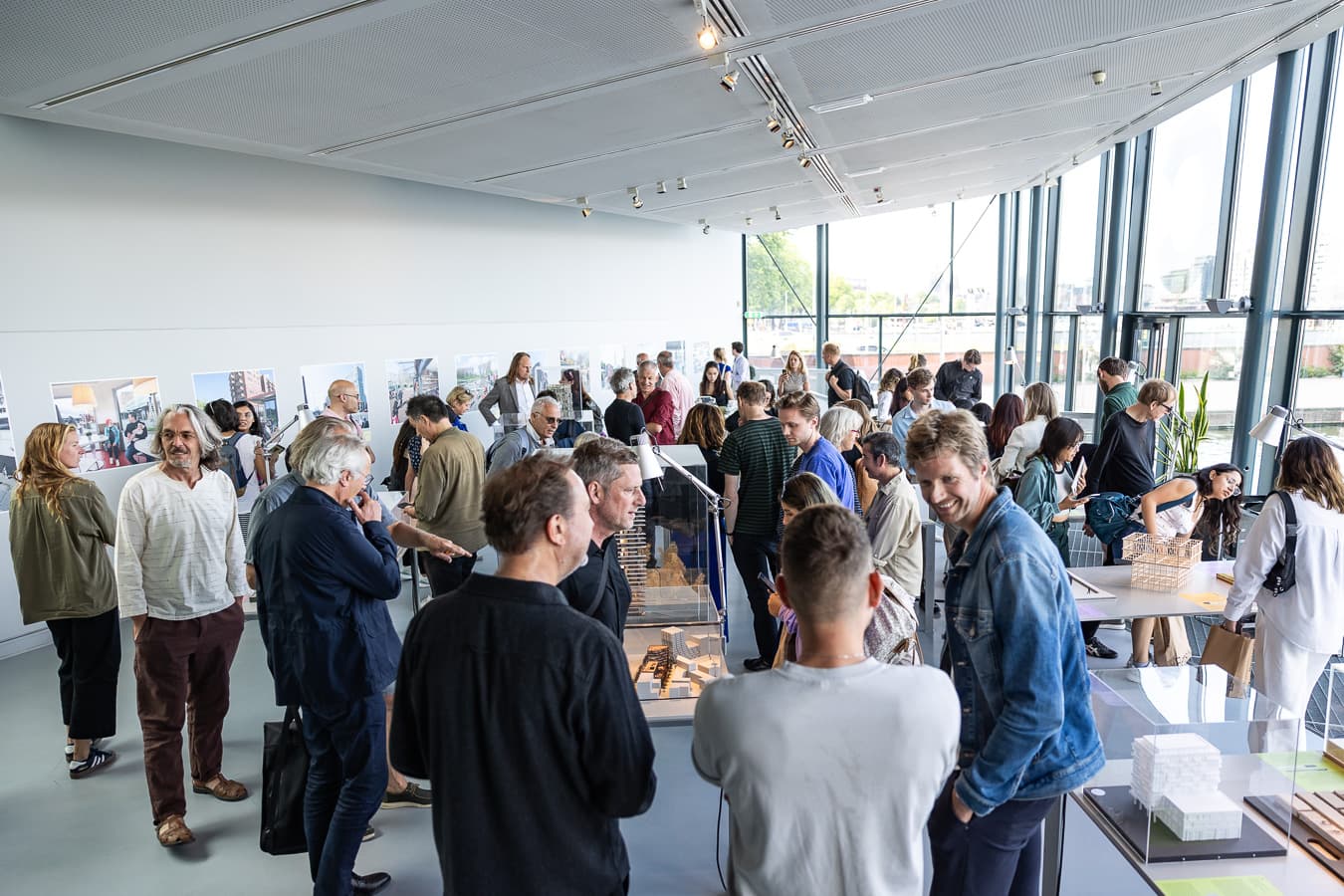 Arcam tijdens opening tentoonstelling