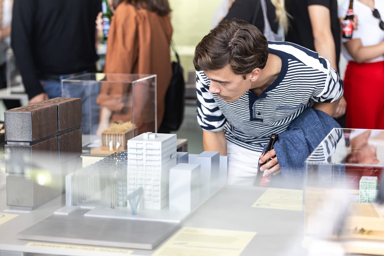 Tentoonstelling Out of Office