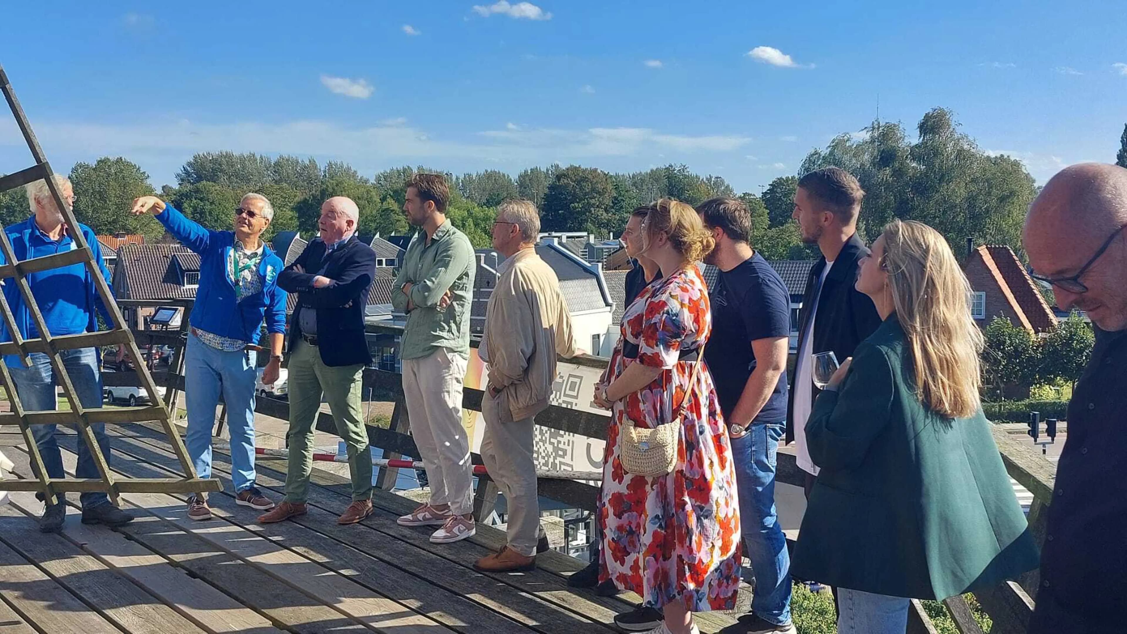 Rondleiden van groep bezoekers