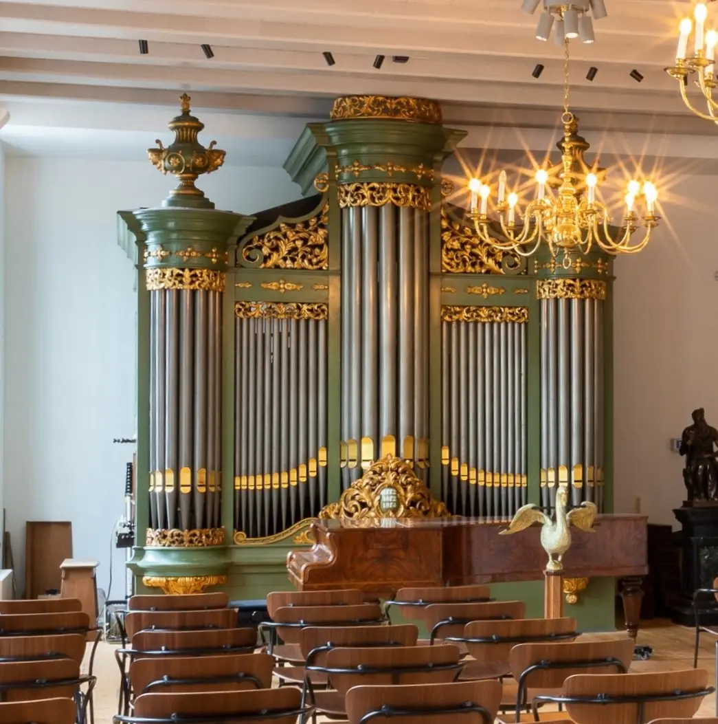 Luther-Museum-orgel-met-stoelen