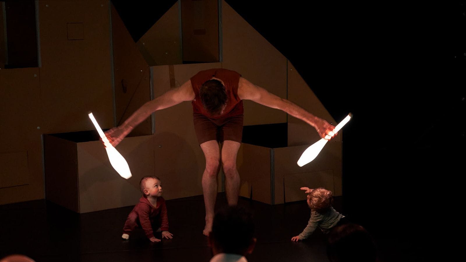 Emilie Weisse Circustheater - Be Kind (0,5 tot 1,5 jaar)