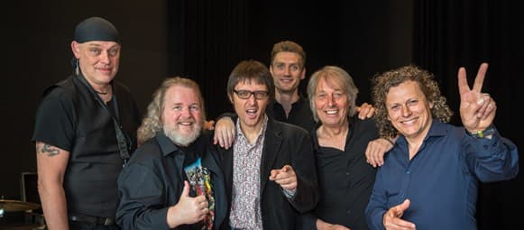 The Stones vs The Beatles Battle