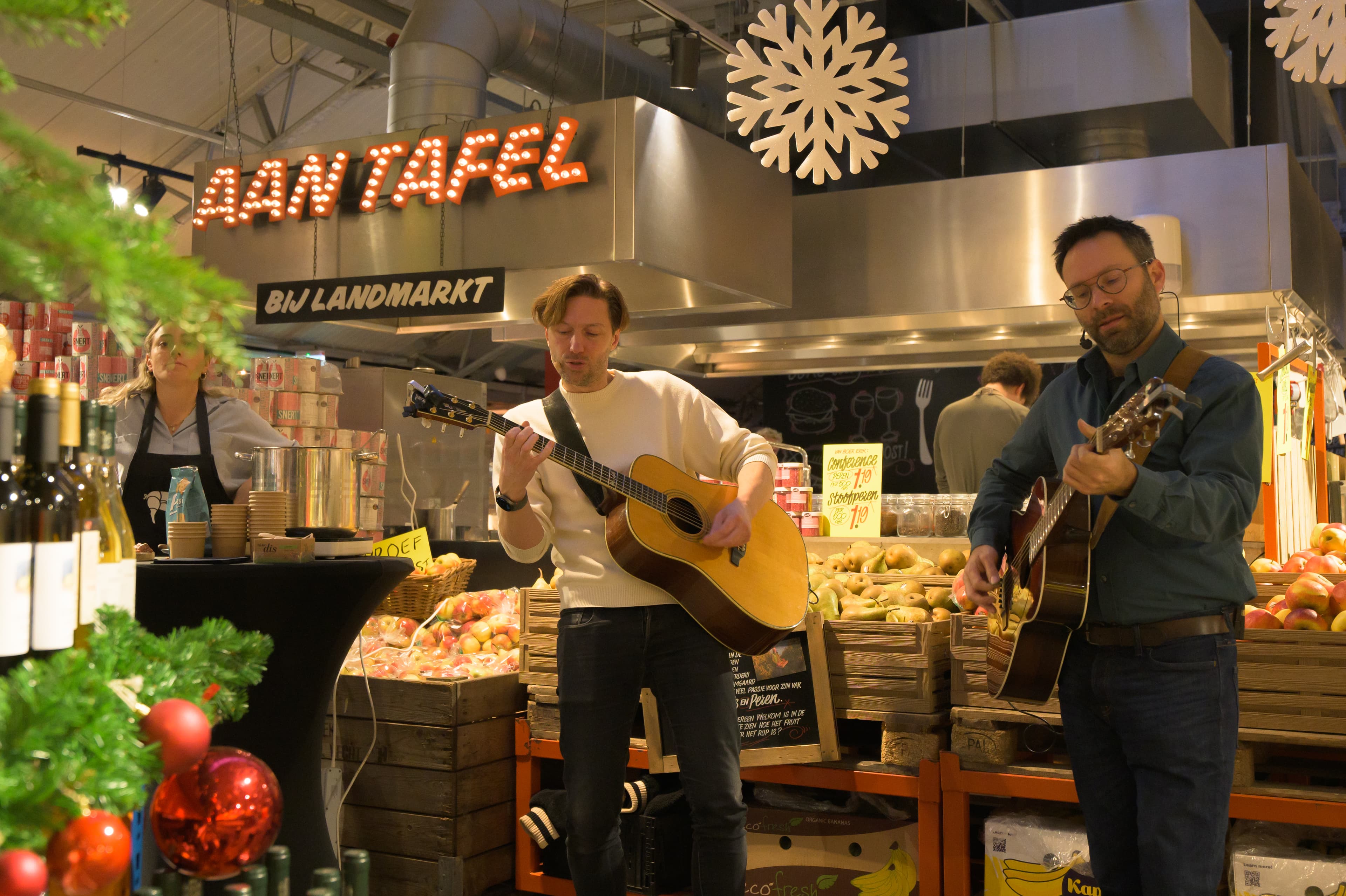 Landmarkt gezelligheid met live muziek