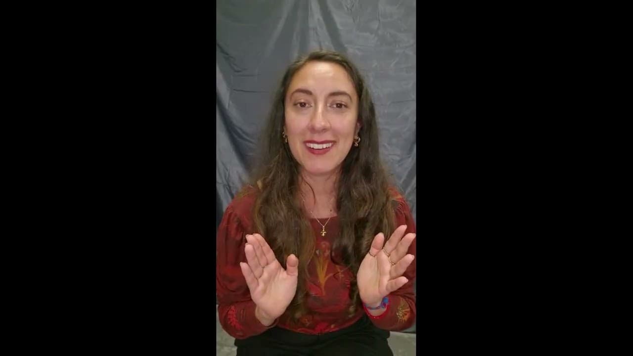 FEMME FATALE, een nieuwe theatrale productie van THEREDBOX Projects, presenteert een boeiende one-woman show die begint aan een historische reis. Het toneelstuk verkent het krachtige archetype van de Femme Fatale en duikt in de levens van vrouwen uit diverse tijdperken – van de mythische Lilith tot moderne popsterren – die fungeerden als katalysatoren van verandering. Door middel van een boeiende metamorfose op het podium, portretteert één actrice zes verschillende personages en onderzoekt hoe deze geduchte figuren door complexe relaties navigeerden, normen trotseerden en de wereld om hen heen consequent hervormden. Dit toneelstuk is van auteur en regisseur Carmen Toledo, een theaterprofessional met een diverse achtergrond van haar Uruguayaans-Spaanse afkomst, gevestigd in Amsterdam sinds 2018, en oprichtster van THEREDBOX Projects. Haar eerdere producties omvatten THE RED BOX, MATA HARI en SHAKESPEARE'S SISTER. De hoofdrol wordt vertolkt door de internationale actrice en zangeres Nathalia Valdés Vergara, die de kneedbaarheid van haar ervaring tussen Chili, Duitsland en Nederland naar het podium brengt. Deze voorstelling is geschreven en wordt opgevoerd in het Engels, met een geschatte speelduur van 80 tot 90 minuten. FEMME FATALE gaat in première in het Munganga Theater in Amsterdam op 9 oktober 2025, met voorstellingen tot en met januari 2026. - Video thumbnail