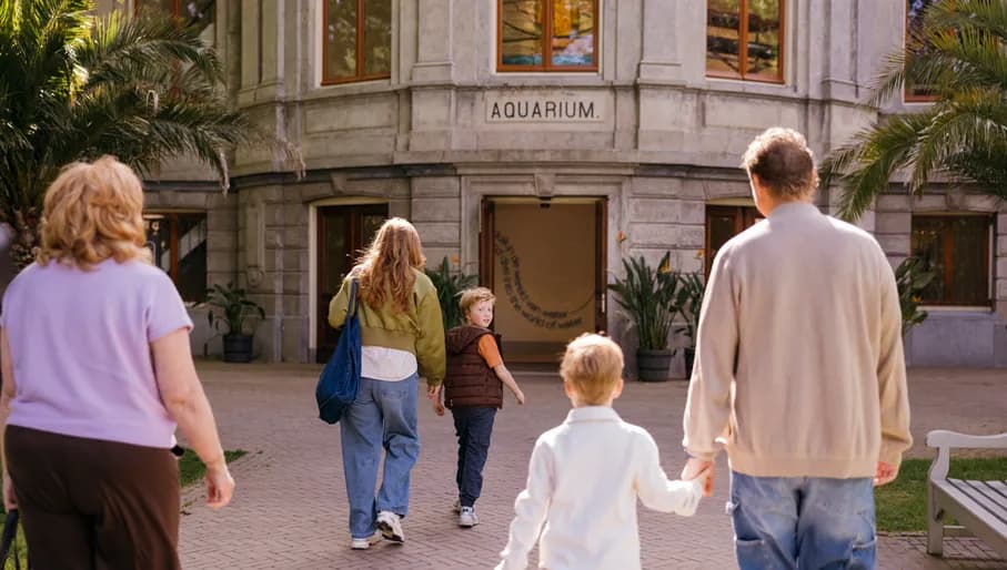 Visitors entering new Aquarium. © ARTIS, Kirsten van Santen