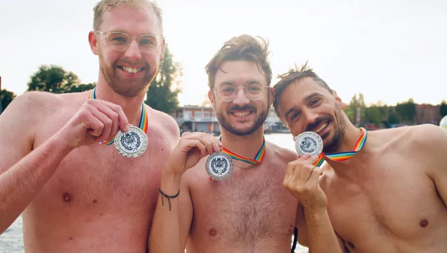 Swimmers with medals during LoveSwim 2024