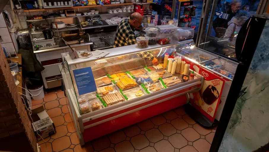 Interior of Snackbar De Dijk