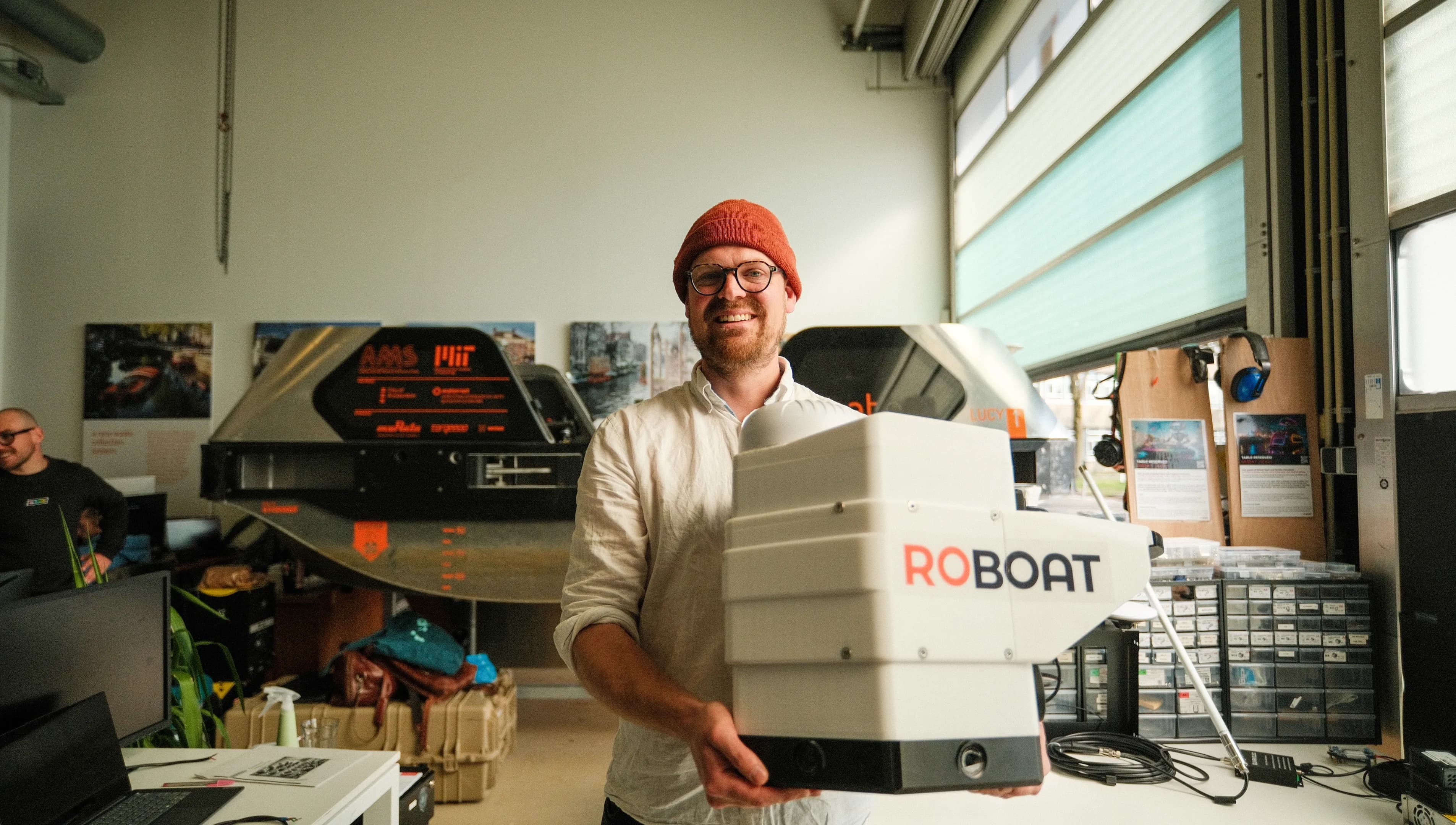 Roboat CEO Ynse Deinema holding hardware technology.