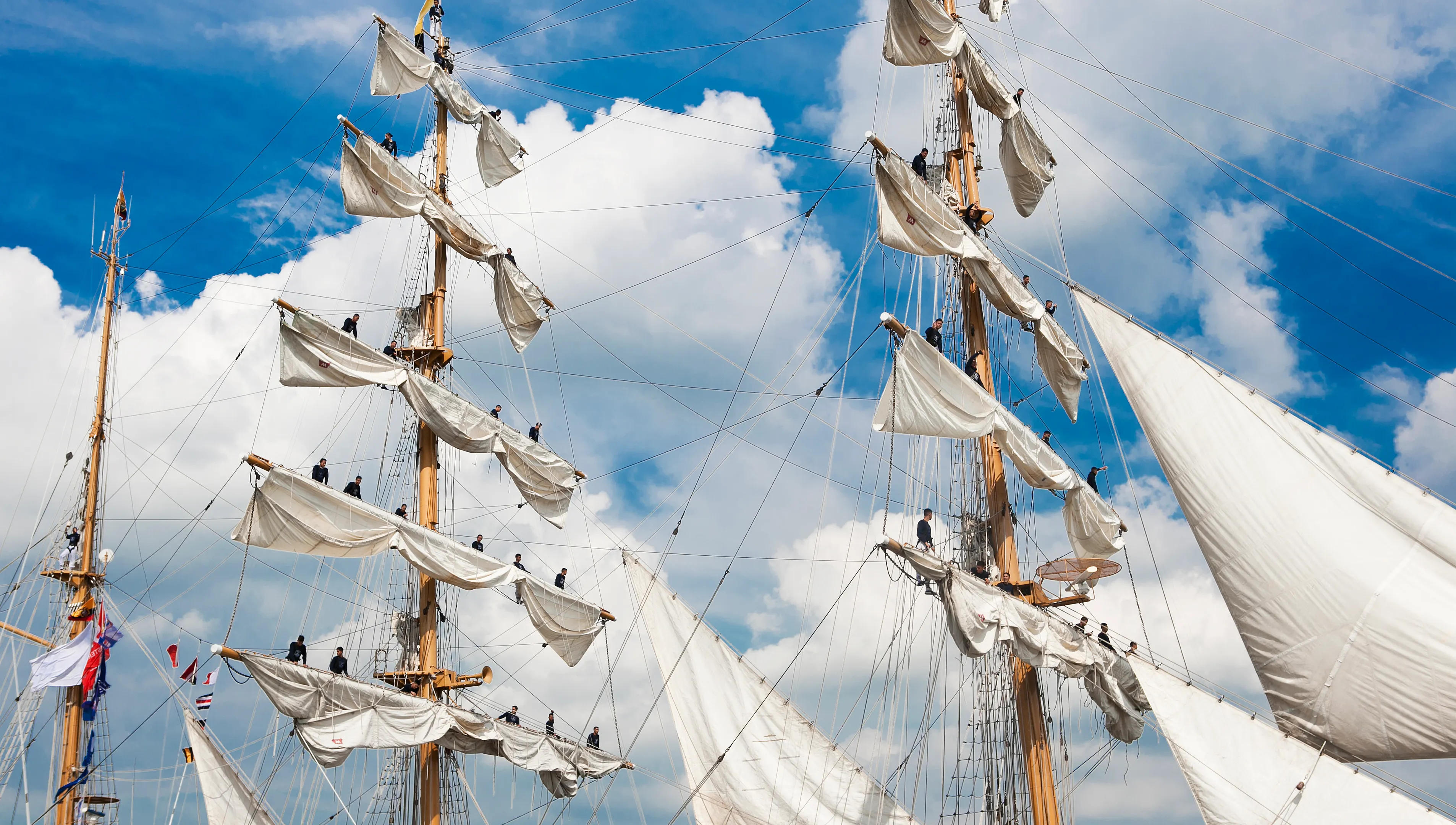 Masten van de Guayas tijdens de SAIL In.