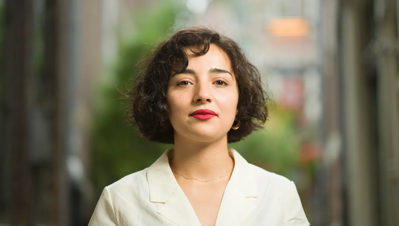 Nederland, A,sterdam, 30 augustus 2023
Safa el Shayeb, filosoof+
Foto: Merlijn DOomernik
Alle rechten voorbehouden / All rights reserved