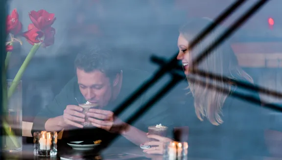 Romantiek, koppels, hot-choco, pre-valentijn, lampjes. Romance, couples,