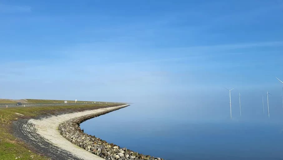 IJsselmeer path and road