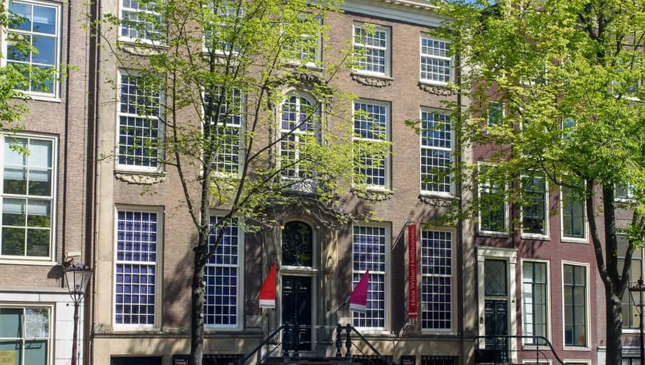 Huis Willet-Holthuysen exterior by day