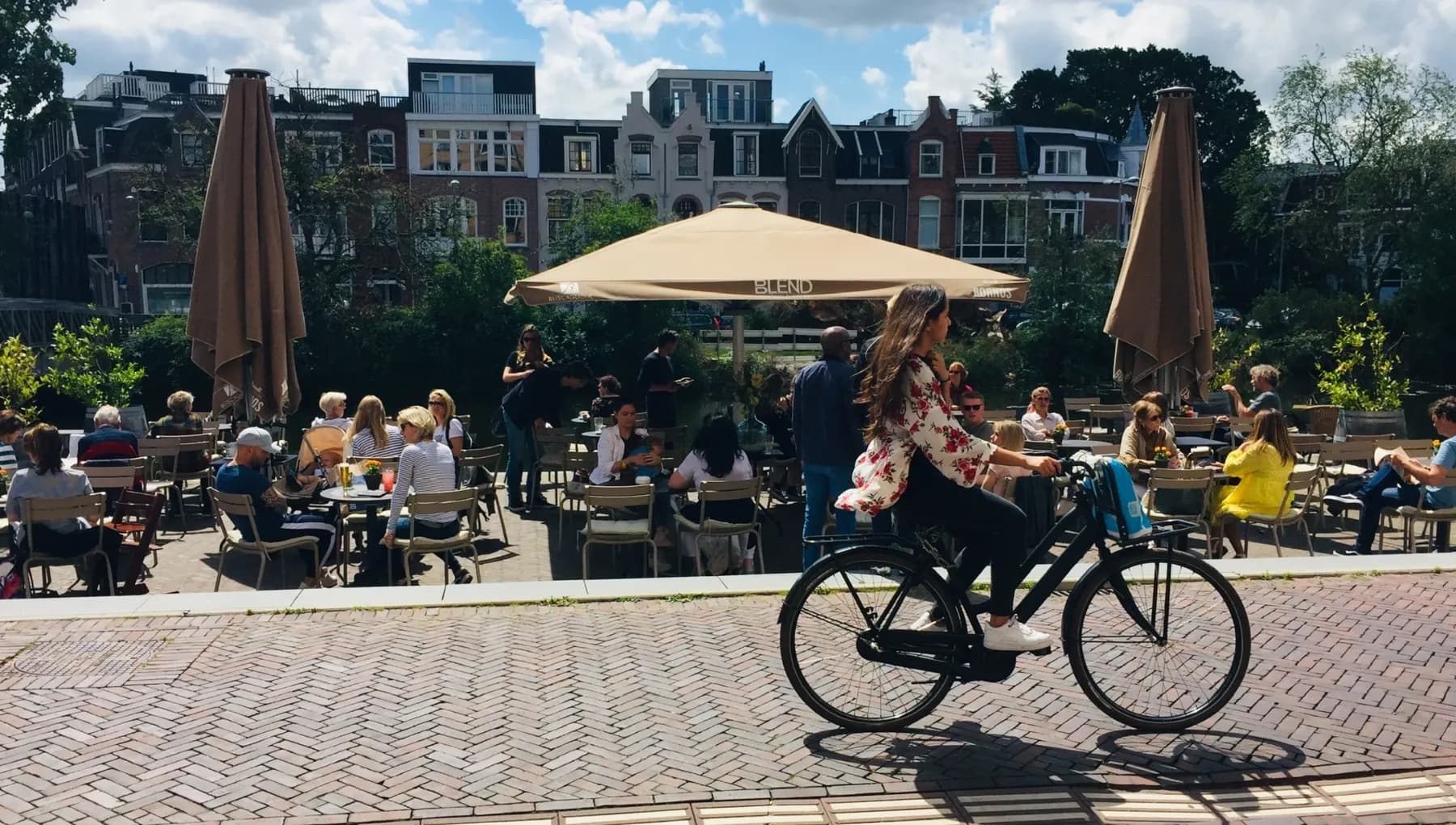Blend Coffee & Wine people sitting on the terrace while someone bikes past