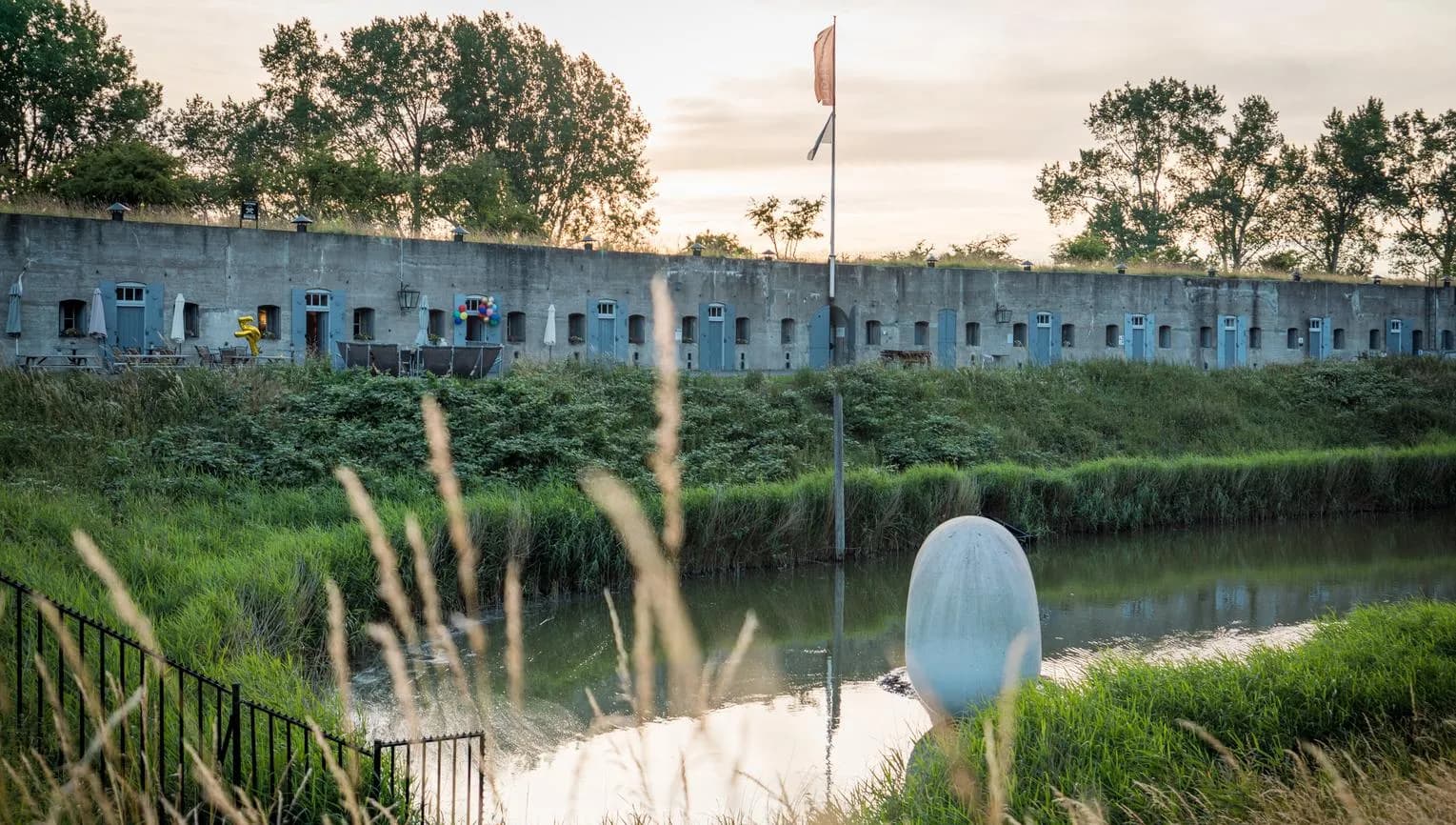 The defense wall of Fort Vijfhuizen in the Haarlemmermeer.