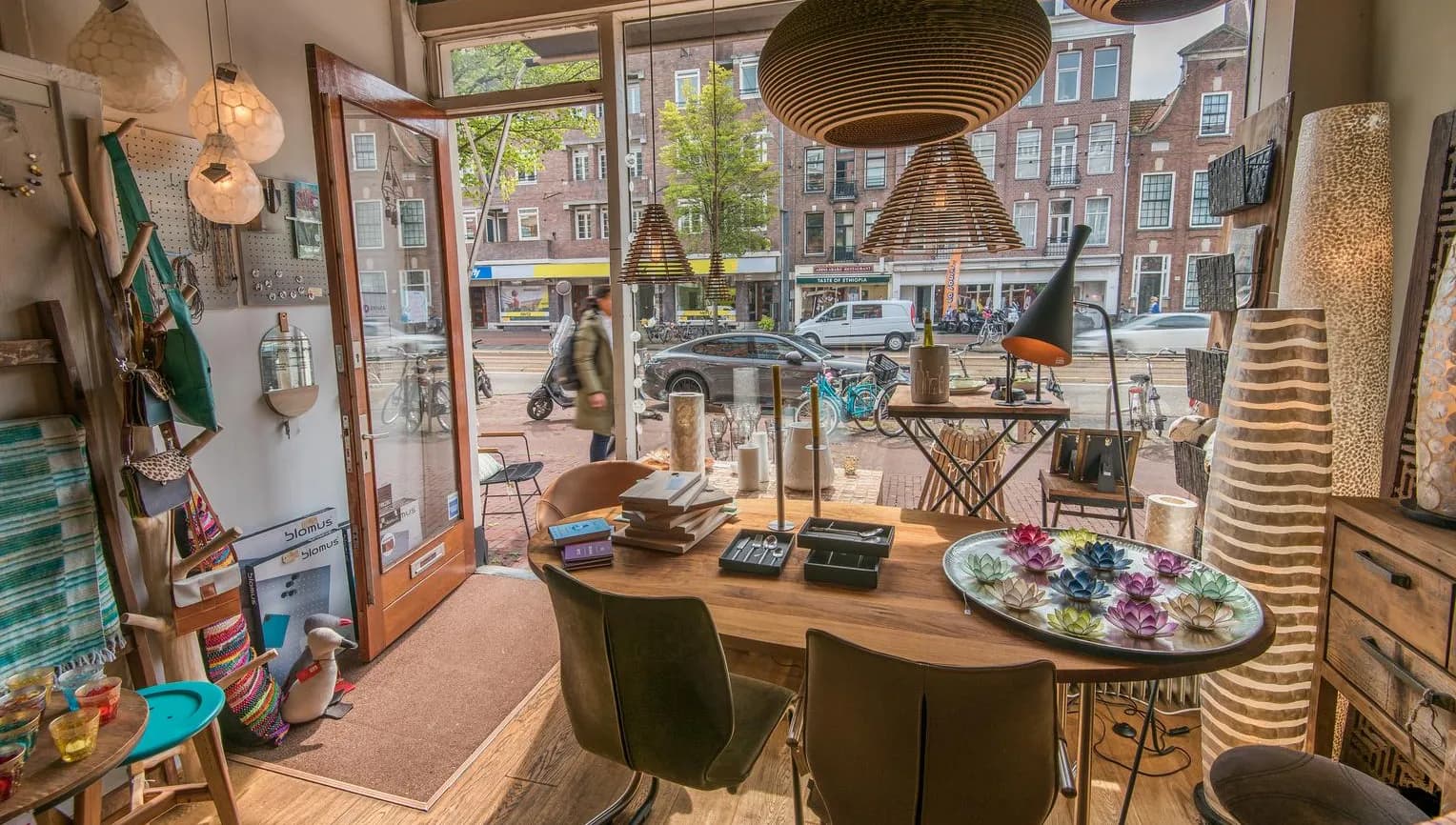 Interior design store with furniture on the Overtoom