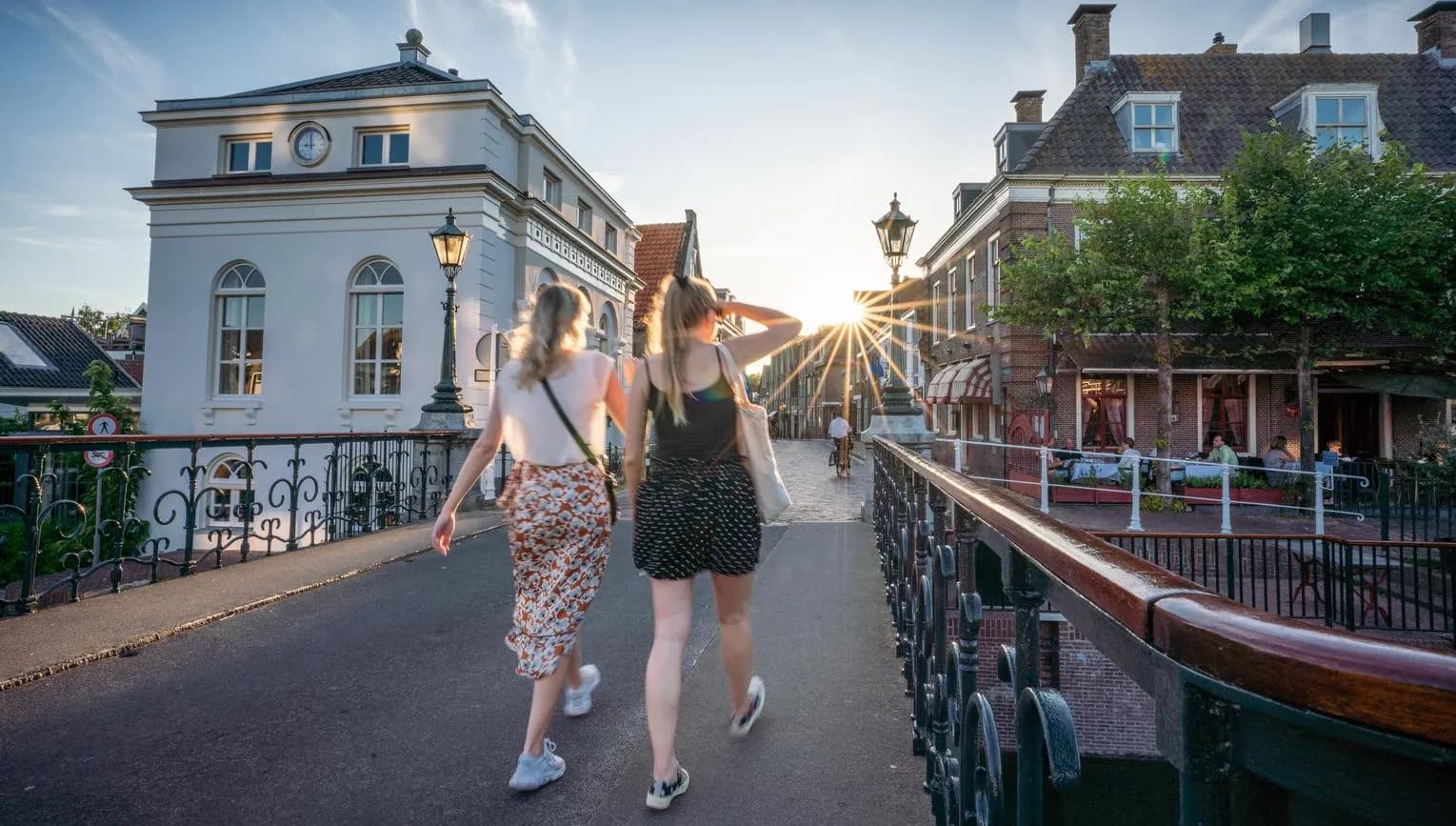 Women walking at the Muiden center