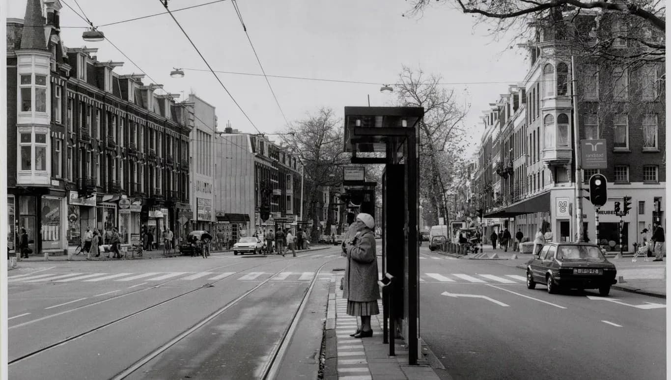 Woman standing at ceintuurbaan in De Pijp archive photo