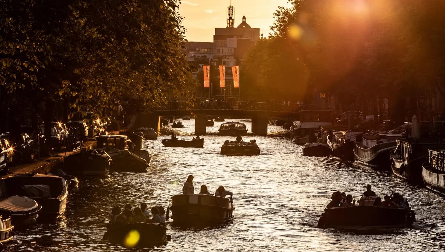 Grachtenfestival, on the canals