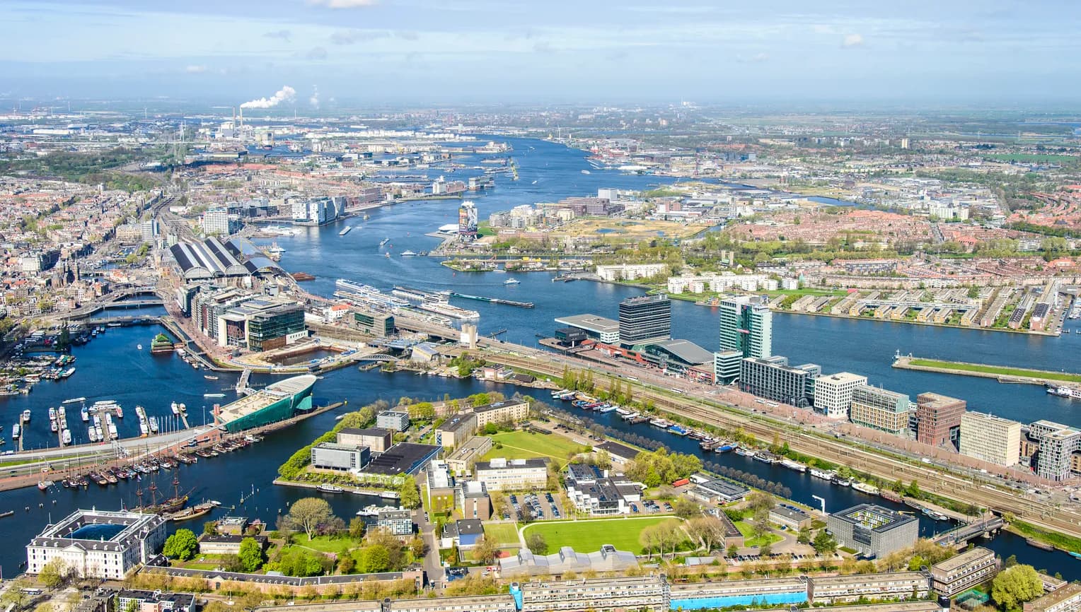 Nederland, Noord-Holland, Amsterdam, 09-04-2014;
Overzicht Marineterrein en omgeving, linksbeneden het Scheepvaartmuseum, Kattenburg, de IJtunnel en museum Nemo, verder Oosterdokseiland, Centraal Station. Boven in beeld het IJ, Amsterdam West en Noord.
View on Navy area (center) and the National Maritime Museum (white building), left Museum Nemo, central station, newly constructed buildings. Top right the North of Amsterdam.
luchtfoto (toeslag op standard tarieven);
aerial photo (additional fee required);
copyright foto/photo Siebe Swart