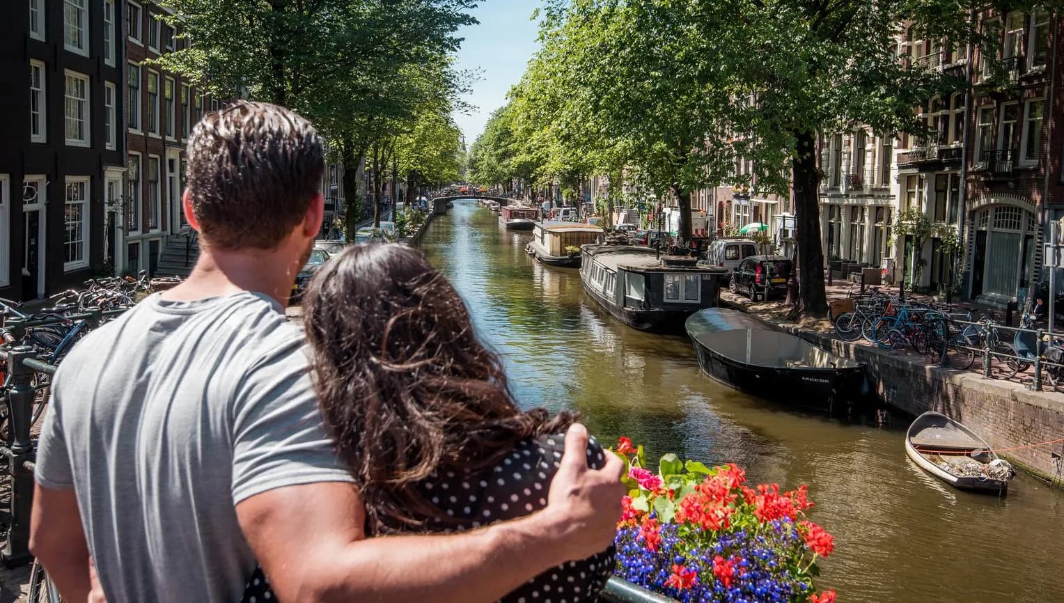A couple at the Amsterdam canals