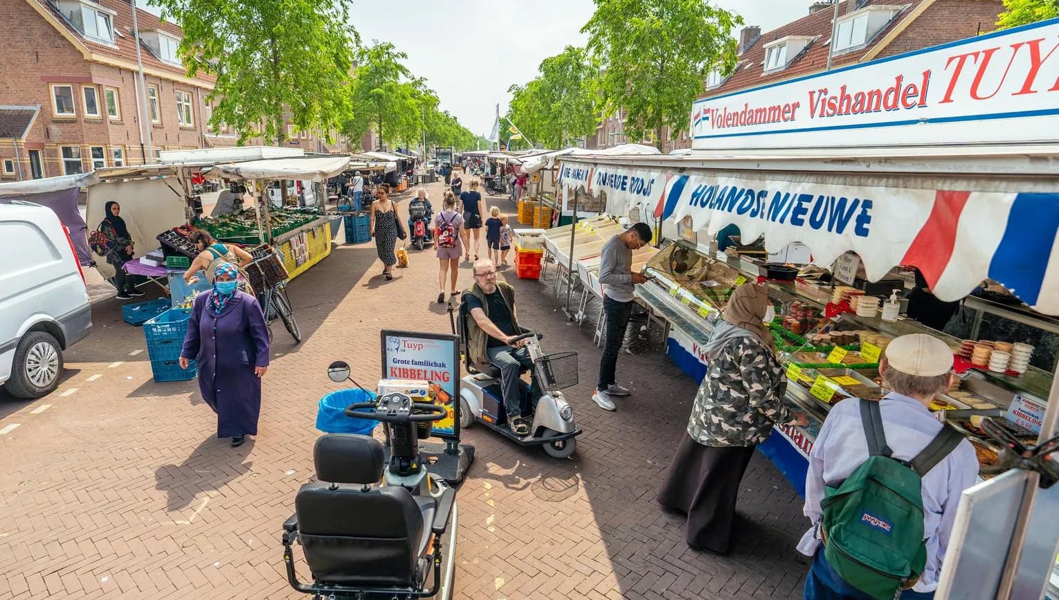 People shopping at the Van der Pekmarkt