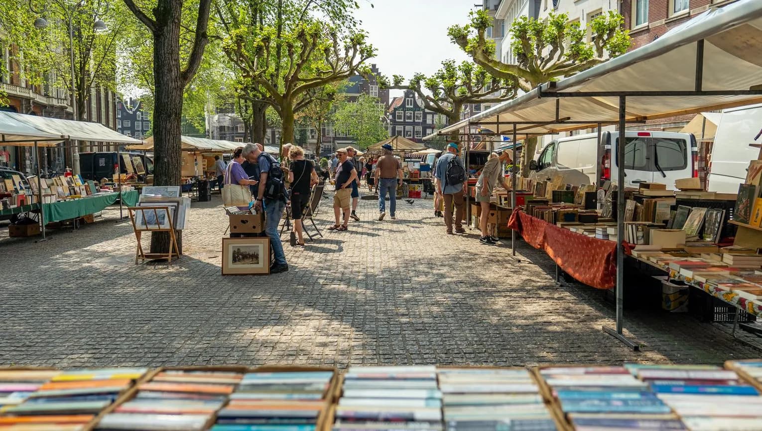 Second-hand book market at Het Spui.