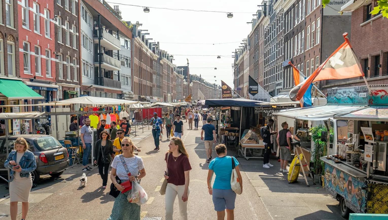 People shopping at the Albert Cuyp market
