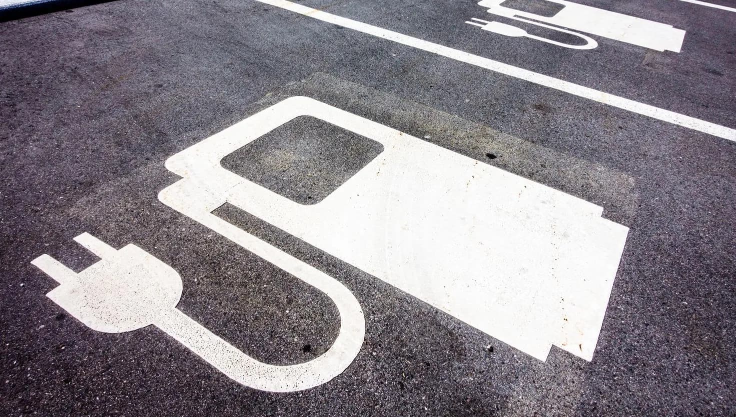 signs for a power supply for electric cars