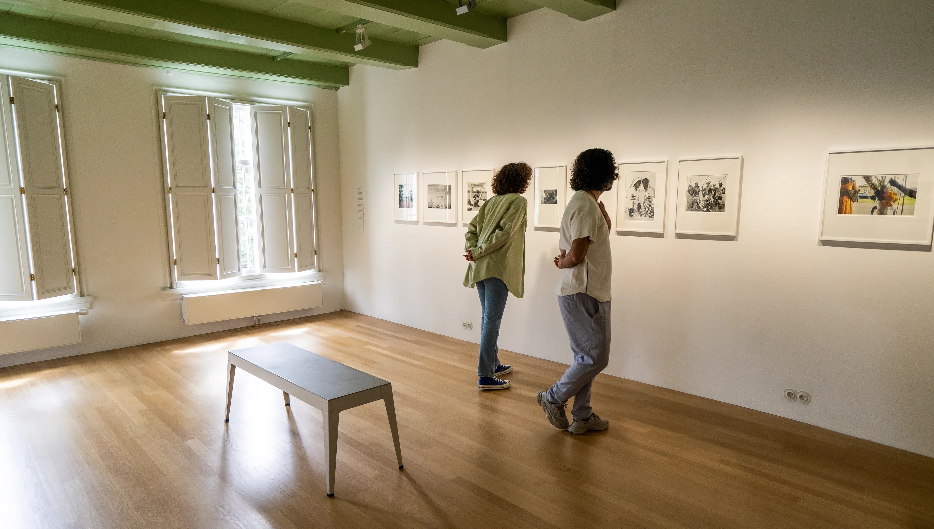 Huis Marseille people looking at art