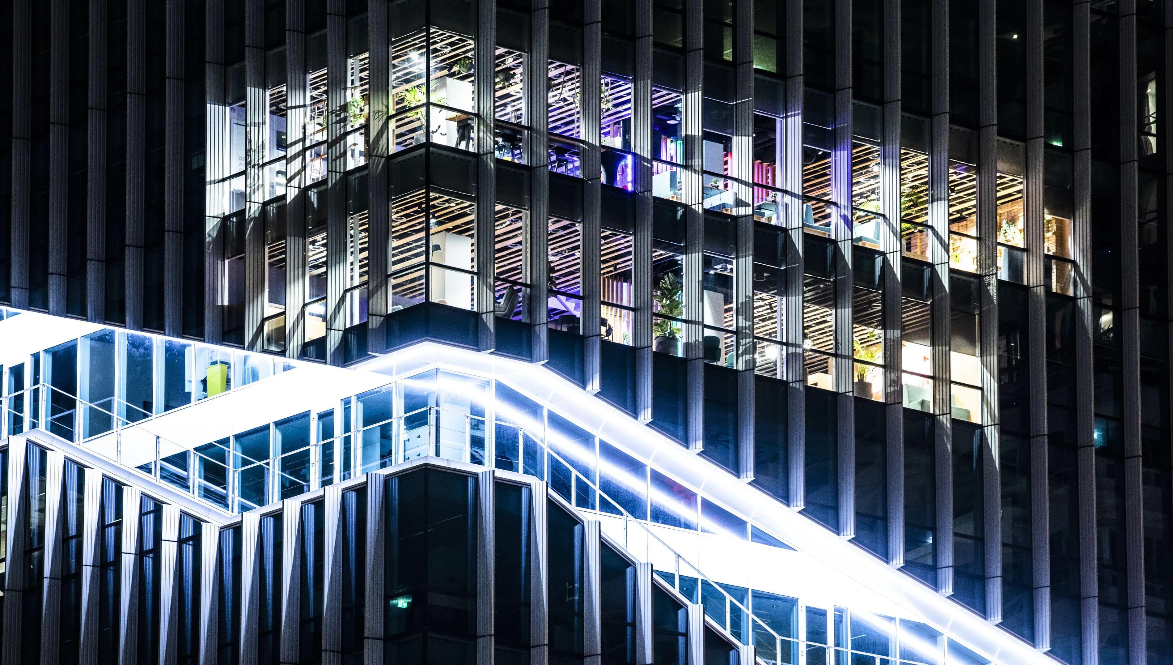 2K9P97Y 2022-10-29 20:26:17 AMSTERDAM - Illuminated office buildings on the Zuidas during the Nacht van de Nacht, an initiative of the Dutch provincial environmental federations with the aim of drawing attention to light pollution. ANP EVA PLEVIER netherlands out - belgium out