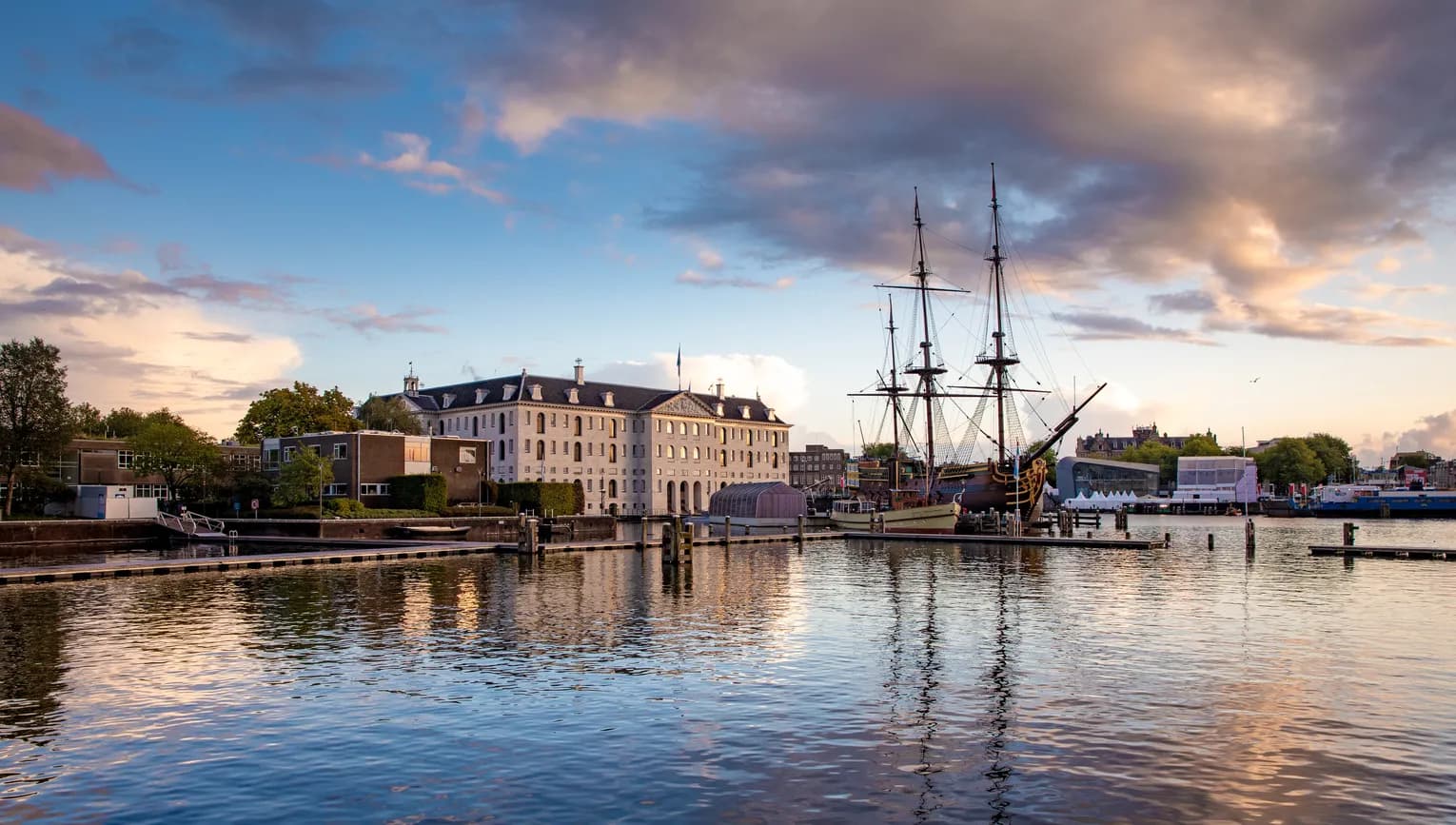A canal view of Het Scheepvaartmuseum National Maritime Museum and VOC ship