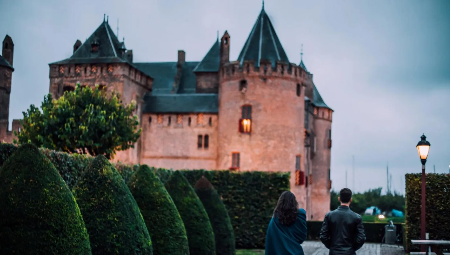 Couple in front of Muiderslot
