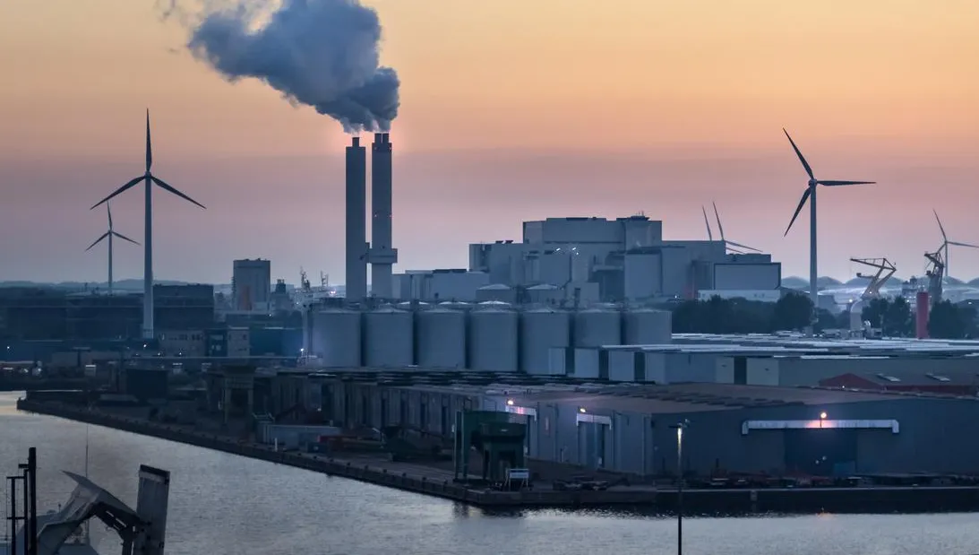 Panoramic view of the west port (Westpoort) and the industrial zone of Amsterdam at dusk.