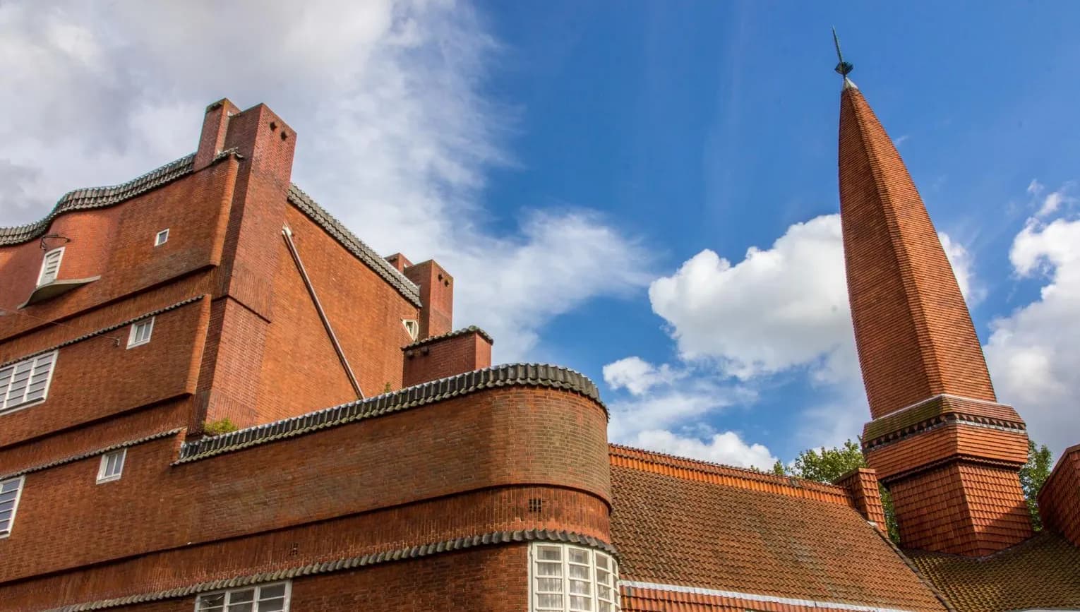 Museum Het Schip, Amsterdamse School architecture.