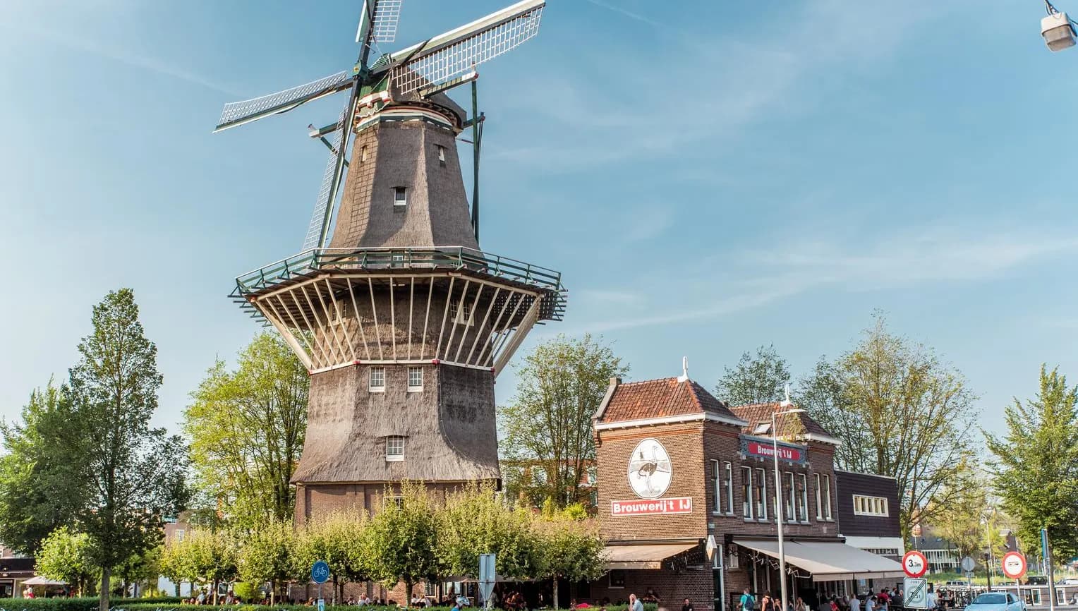 Brouwerij 't IJ brewery terrace with windmill