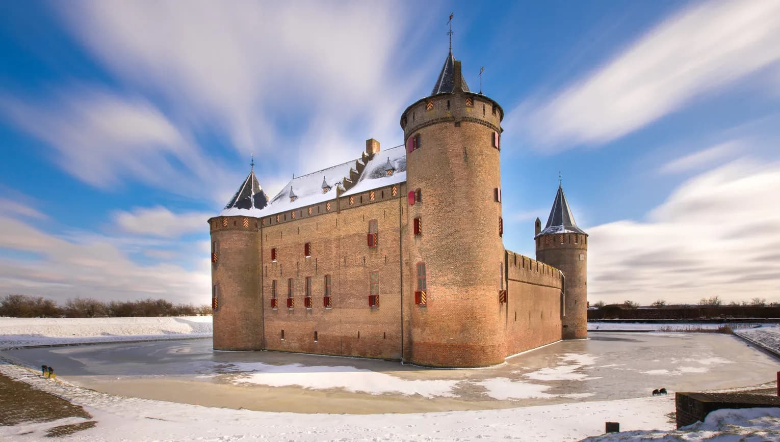 Muiderslot Castle in the snow in Winter