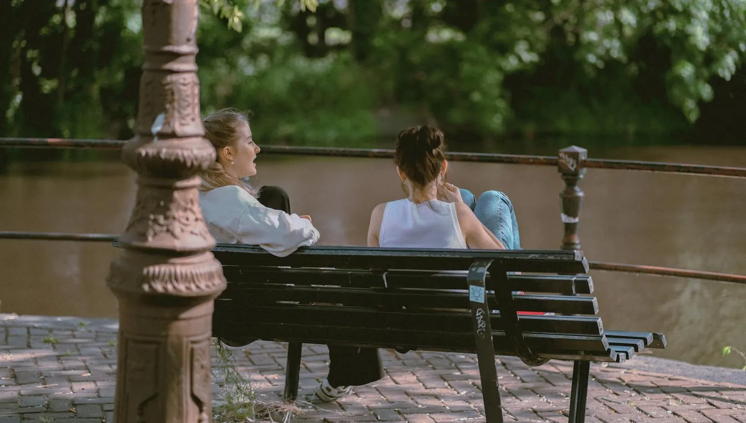 bench talking girls
