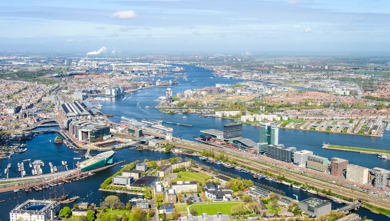 Nederland, Noord-Holland, Amsterdam, 09-04-2014;
Overzicht Marineterrein en omgeving, linksbeneden het Scheepvaartmuseum, Kattenburg, de IJtunnel en museum Nemo, verder Oosterdokseiland, Centraal Station. Boven in beeld het IJ, Amsterdam West en Noord.
View on Navy area (center) and the National Maritime Museum (white building), left Museum Nemo, central station, newly constructed buildings. Top right the North of Amsterdam.
luchtfoto (toeslag op standard tarieven);
aerial photo (additional fee required);
copyright foto/photo Siebe Swart