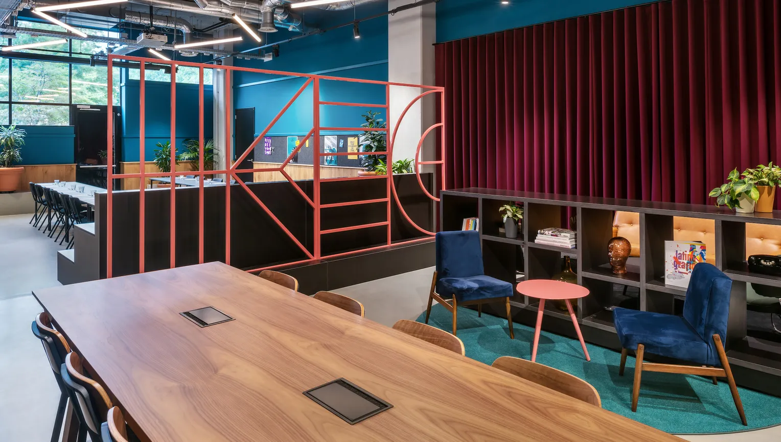 Meeting area of The Social Hub Amsterdam City