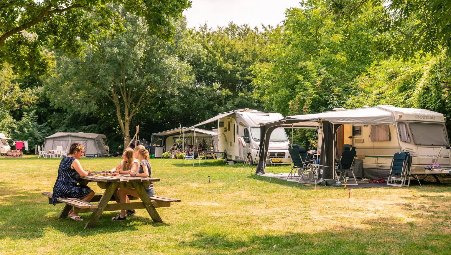 camping, picknick table