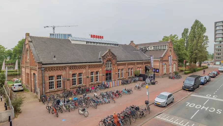 Panama nightclub exterior by day