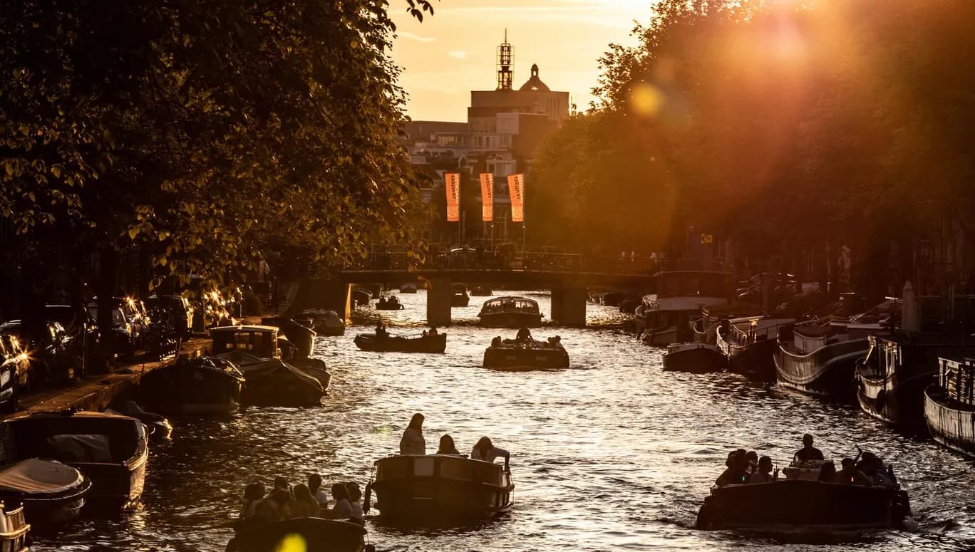Grachtenfestival, on the canals
