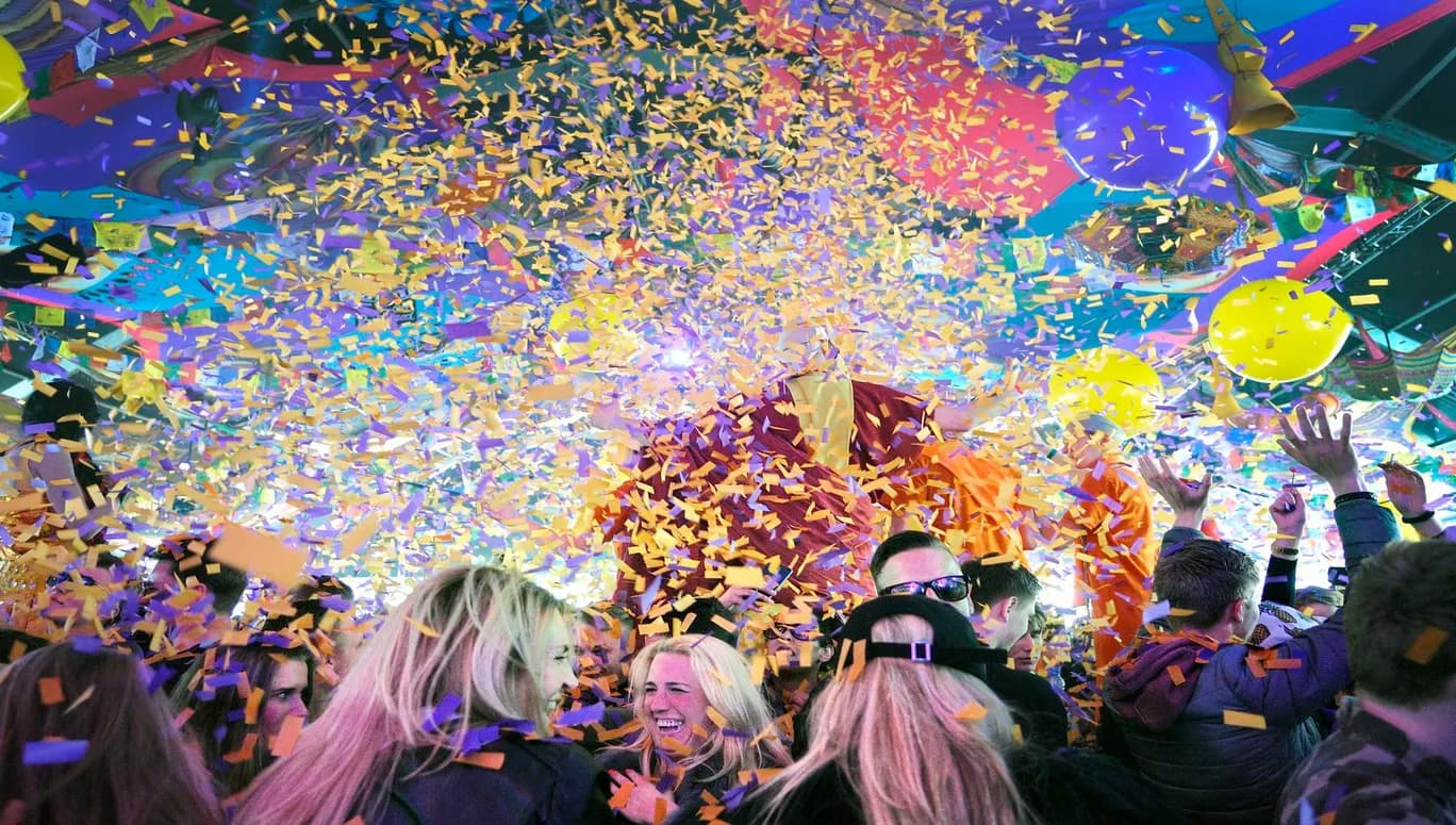 Koningsdag or King's Day is a national holiday in the Kingdom of the Netherlands. Celebrated on 27 April, the date marks the birth of King Willem-Alexander.
Celebrations: Partying, wearing orange costumes, concerts, and traditional local gatherings.