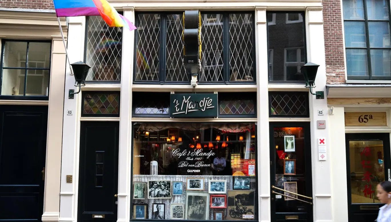 Café 't Mandje, bar at Zeedijk, exterior LGBTQ-flag