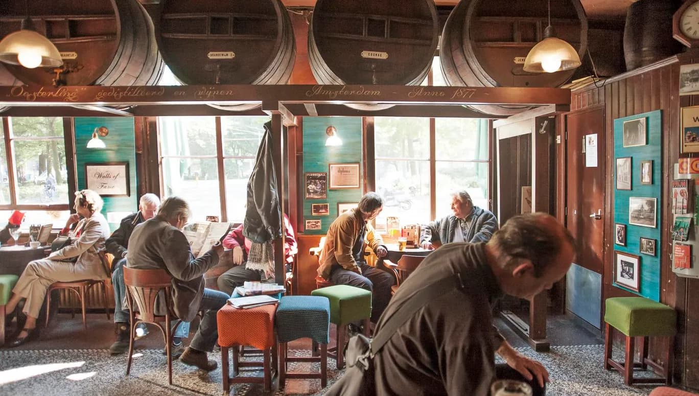 Cafe Slijterij Oosterling brown bar