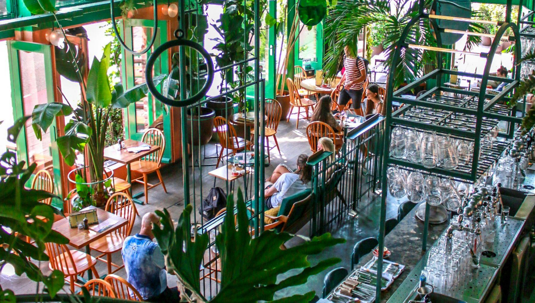 Bar Botanique café-restaurant interior